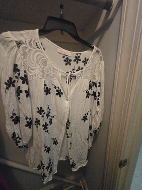 White Lace-Detail Floral Button-Front Blouse